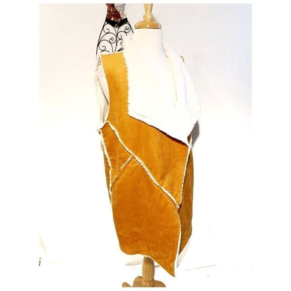 LulaRoe Marsha Vest   - Picture 1 of 11